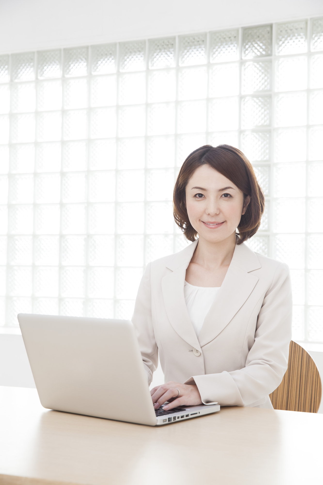 女性